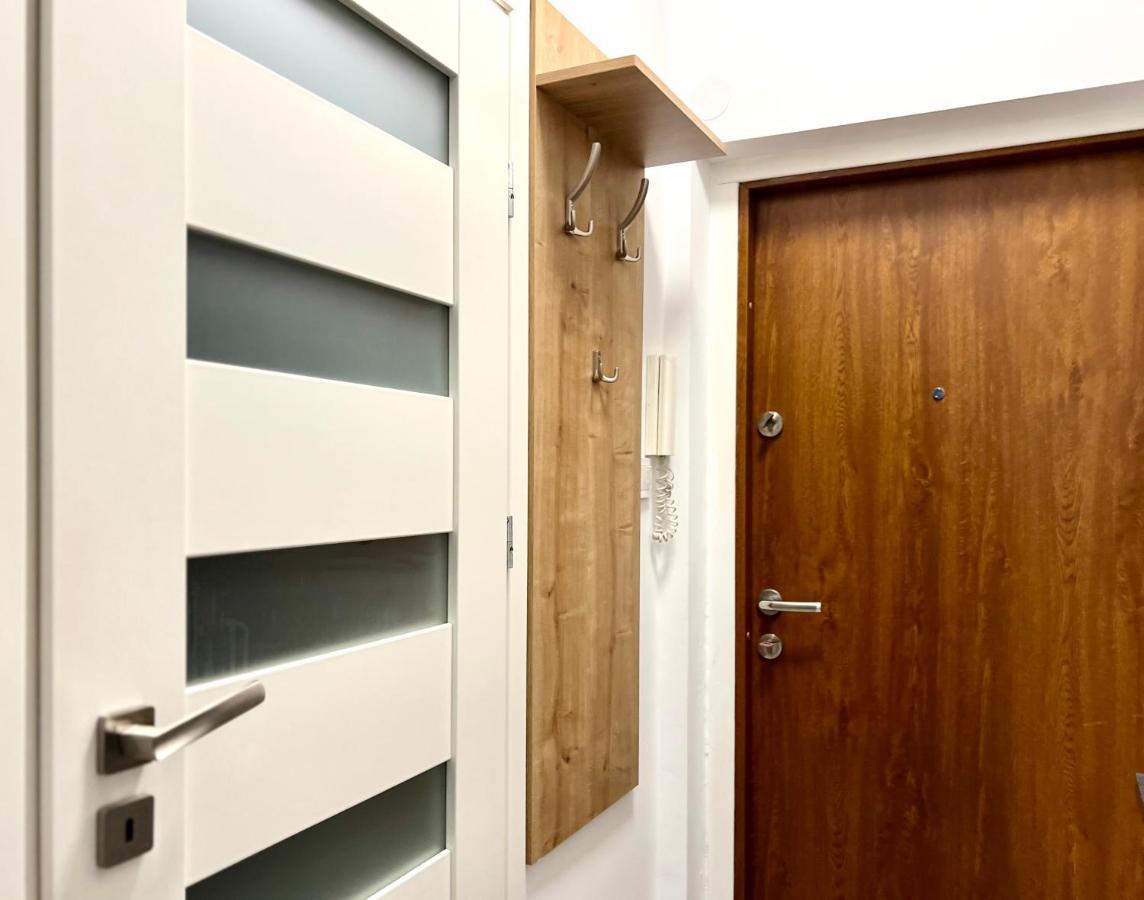 Ferienwohnung K22 Andersa 12 M Ratusz Arsenal Warschau Exterior foto